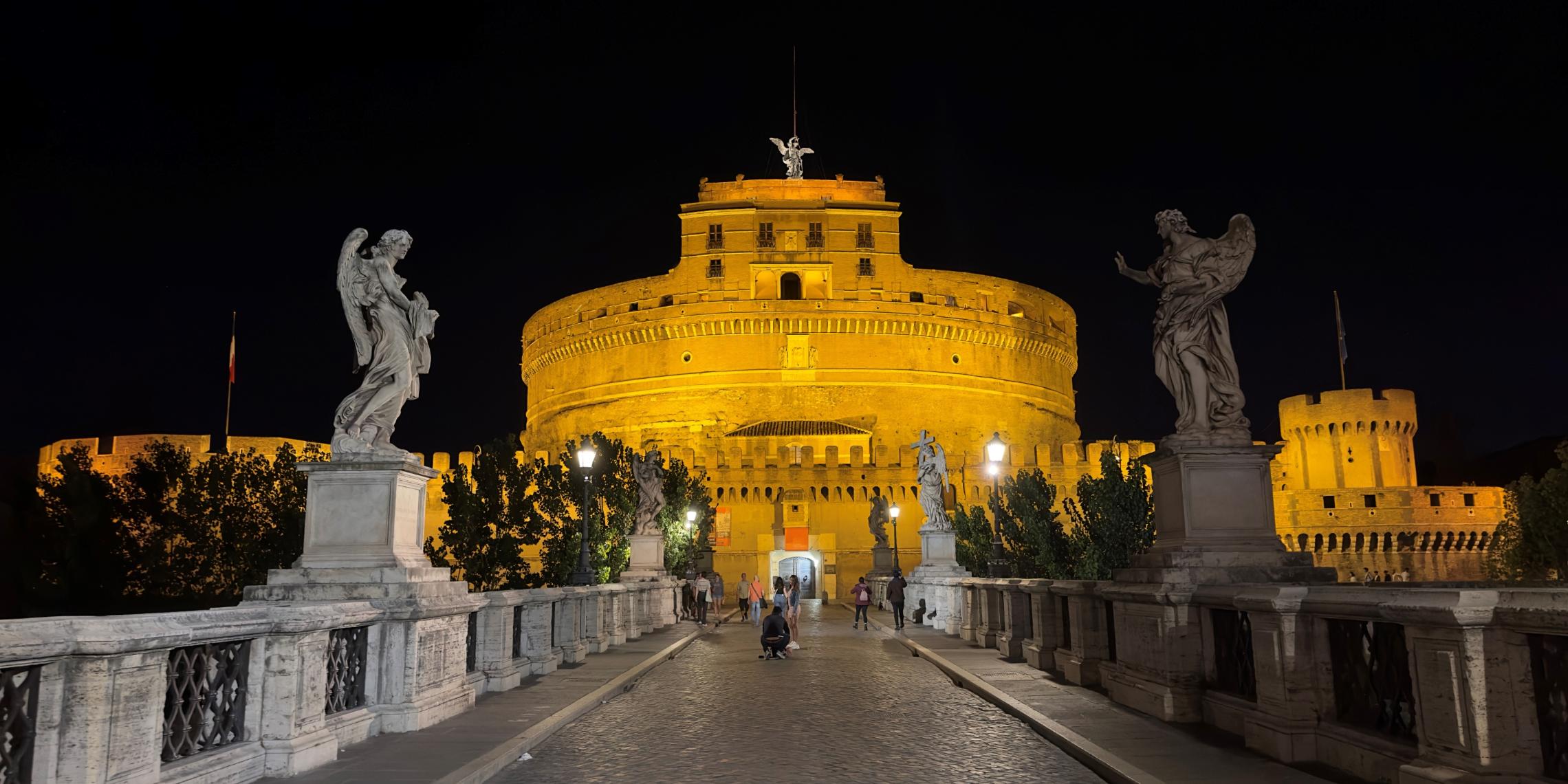 Engelsburg in Rom bei Nacht