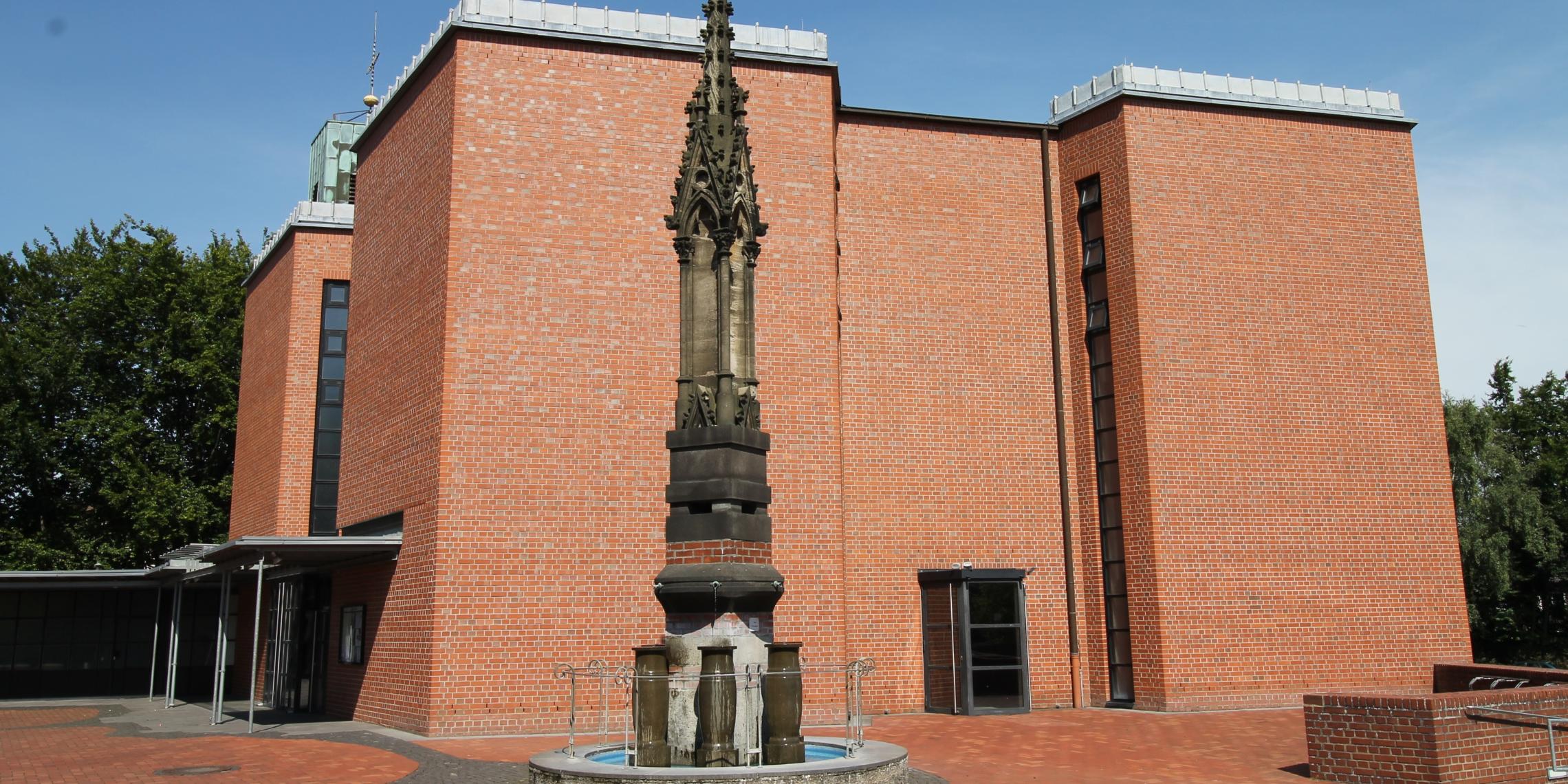 13 Hildeboldkirche Seite Querformat c